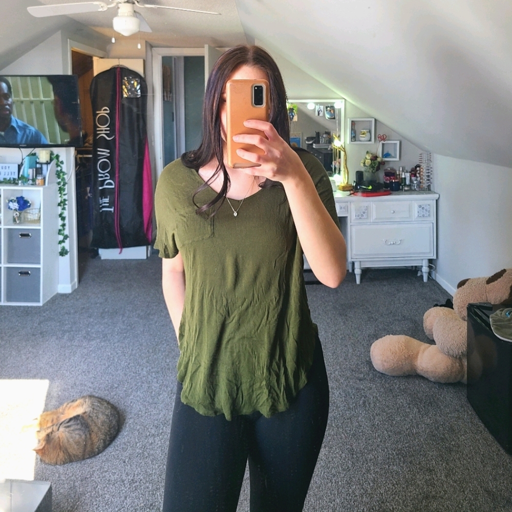 Flowy green top